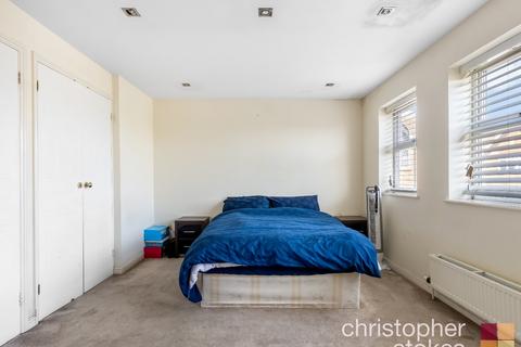 25 Lovering Road, Cheshunt, Waltham Cross, EN7 6WU