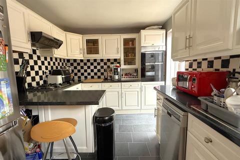 48 Dacer Close, Birmingham, B30 3BZ