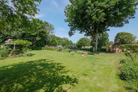 undefined, Court Drive, Shillingford OX10