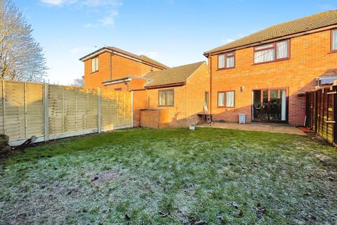 3 bedroom semi-detached house to rent, Blumfield Court, Burnham SL1