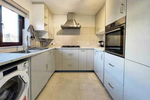 3 bedroom semi-detached house to rent, Blumfield Court, Burnham SL1