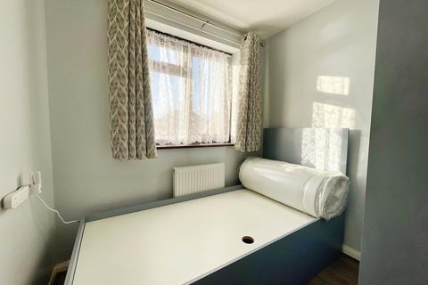 3 bedroom semi-detached house to rent, Blumfield Court, Burnham SL1