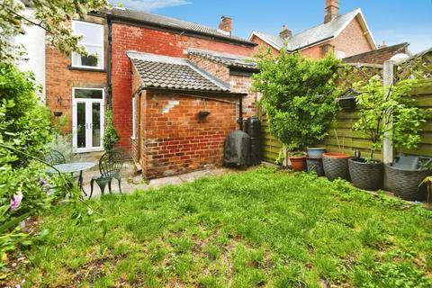 3 bedroom semi-detached house for sale, Cobden Road, Saltergate, Chesterfield, S40 4TD