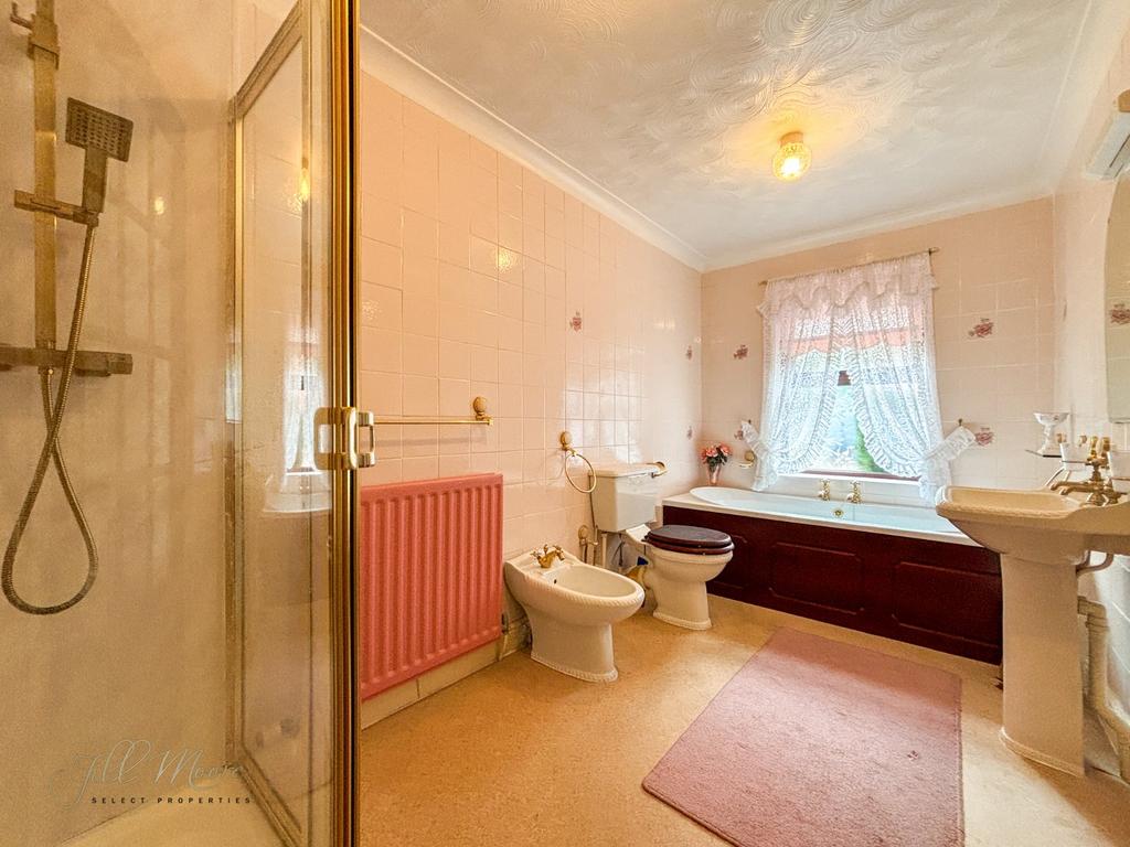Master En-Suite
