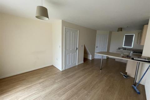2 bedroom semi-detached house to rent, Heol Waungron, Kidwelly SA17