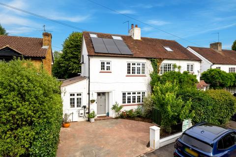 32 Matham Road, East Molesey, KT8 0SU