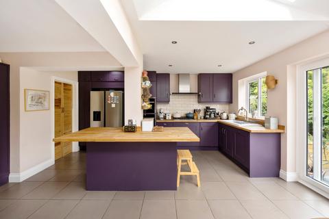 32 Matham Road, East Molesey, KT8 0SU