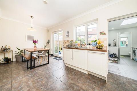 3 bedroom terraced house for sale, Bowerman Avenue, London SE14