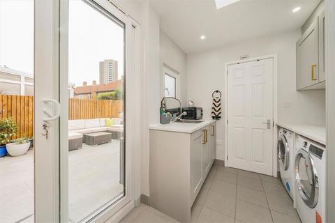 undefined, Bowerman Avenue, London SE14