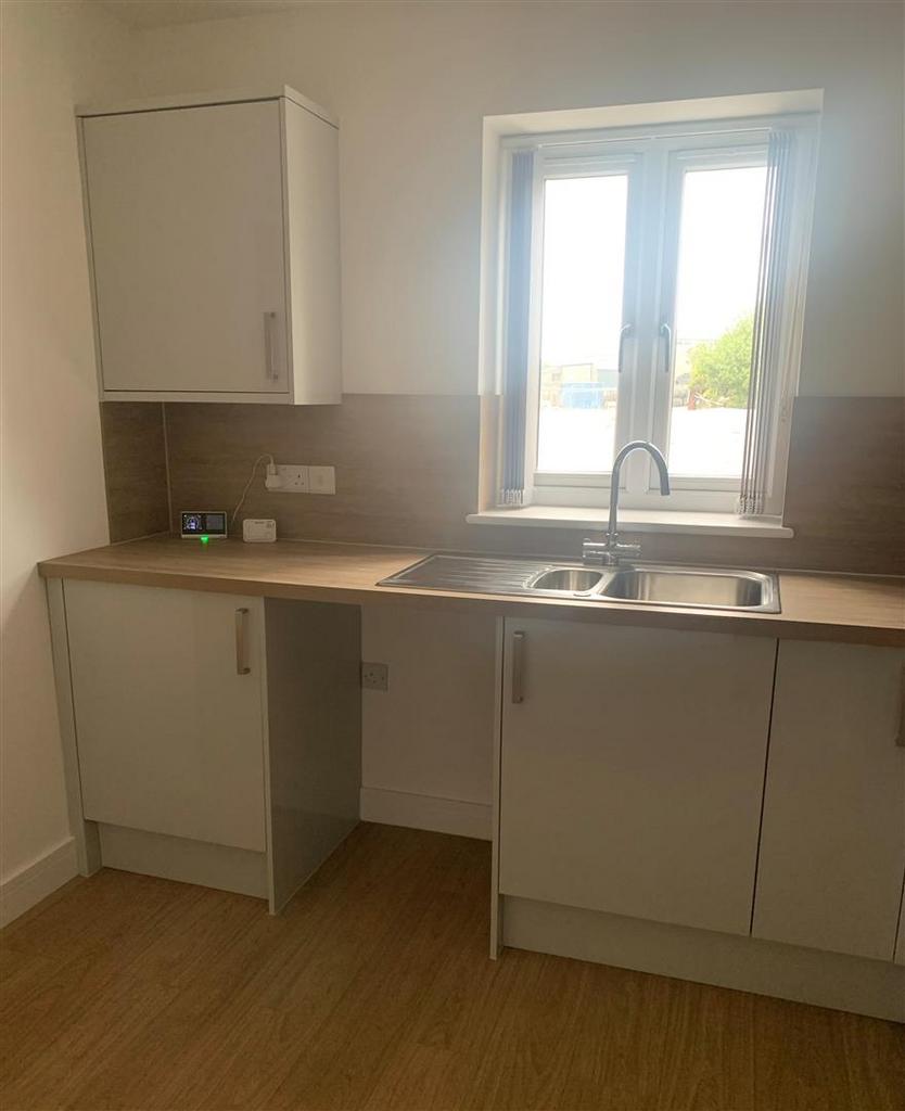Kitchen 2.jpg