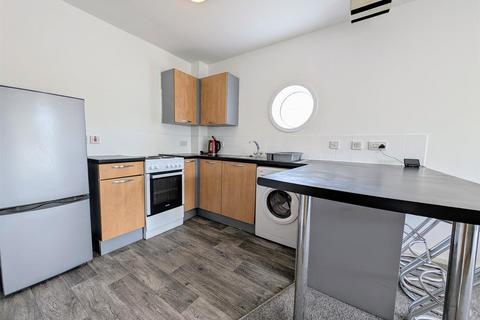 2 bedroom apartment to rent, The Sidings, Crown Street