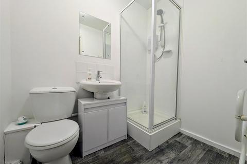 2 bedroom apartment to rent, The Sidings, Crown Street