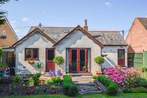 2 bedroom detached bungalow for sale, Orchard Lane, Pilgrims Hatch, Brentwood