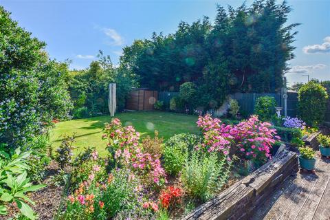 2 bedroom detached bungalow for sale, Orchard Lane, Pilgrims Hatch, Brentwood