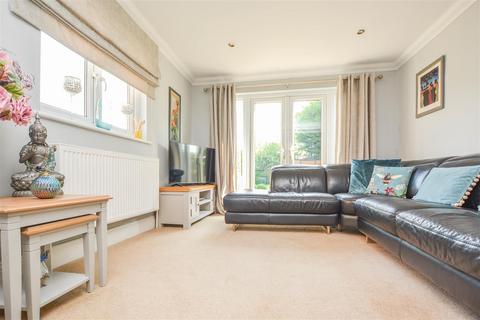 2 bedroom detached bungalow for sale, Orchard Lane, Pilgrims Hatch, Brentwood