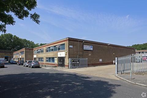 Warehouse to rent, Blackhorse Rd London SE8 5HY