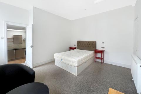 Studio to rent, Cathedral Road, Cardiff, CF11