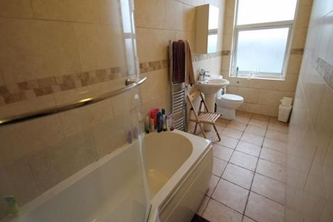 8 bedroom house to rent, Burley Road, Leeds LS3