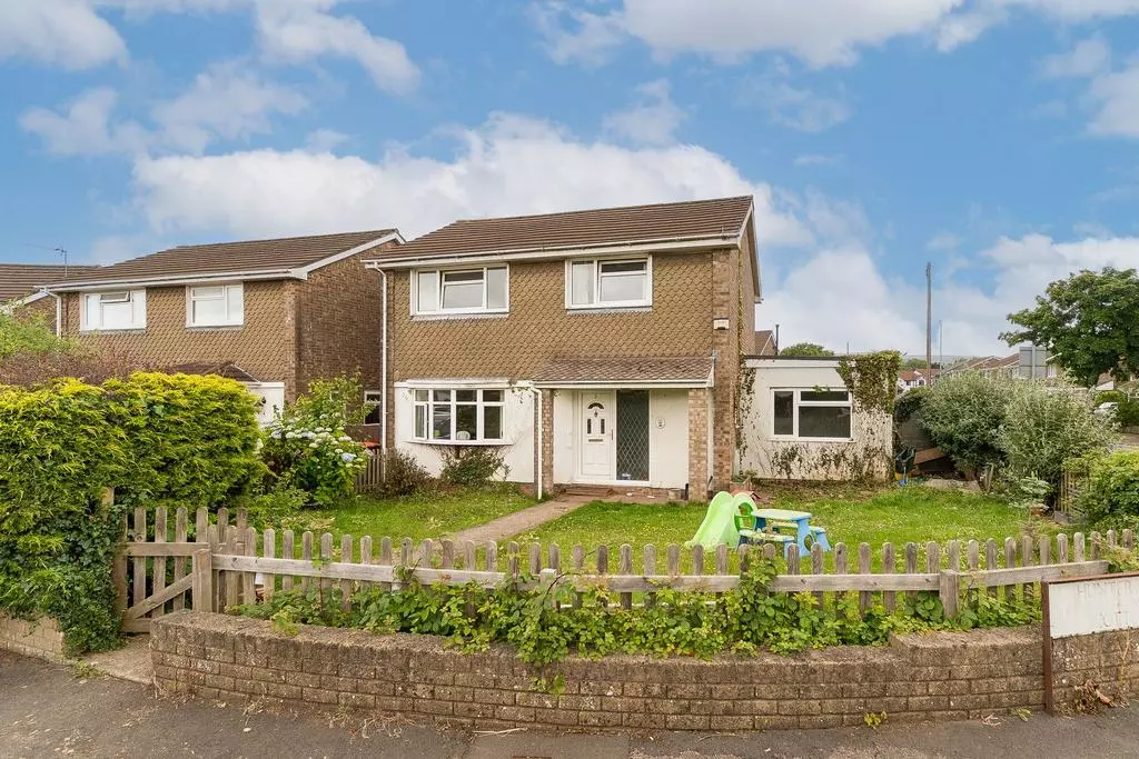 Hunter Close, Rogerstone, NP10 4 bed detached house - £290,000