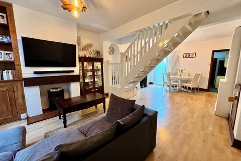128 Dock Road, Grays, RM17 6HD