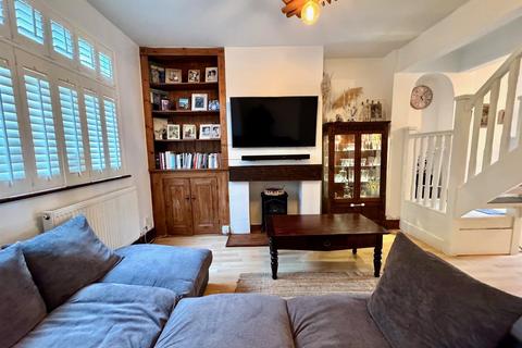 128 Dock Road, Grays, RM17 6HD