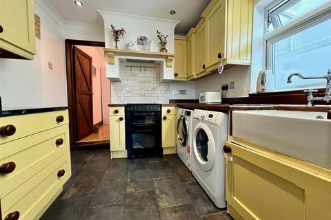128 Dock Road, Grays, RM17 6HD