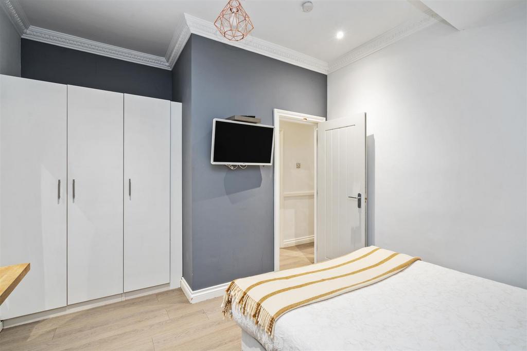 7 Catherines Close-8 lo.jpg