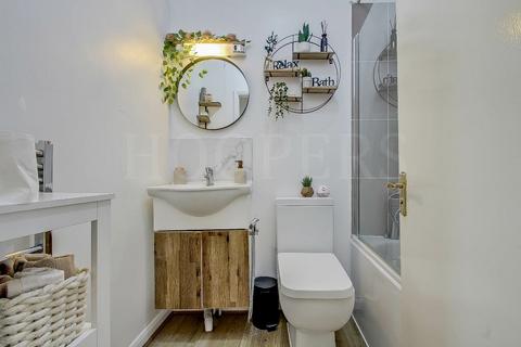2 bedroom flat for sale, Burnley Road, London, NW10
