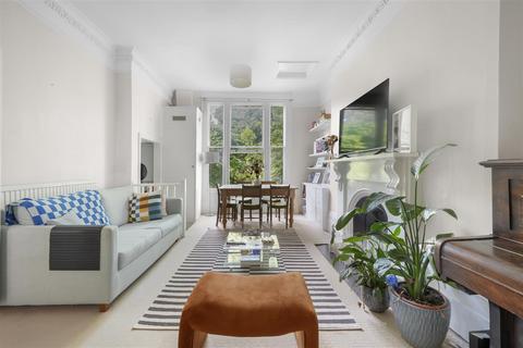 1 bedroom flat for sale, Amhurst Road, Stoke Newington, N16