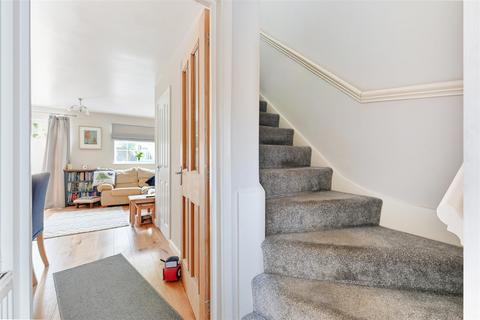 10 Middle Close, Epsom, KT17 1DU