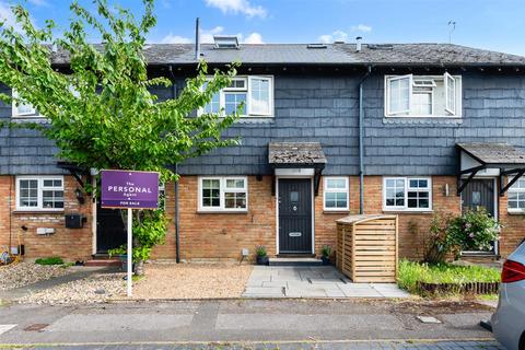 10 Middle Close, Epsom, KT17 1DU