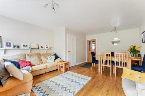 10 Middle Close, Epsom, KT17 1DU