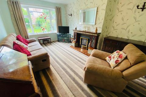 3 bedroom semi-detached bungalow for sale, Lime Avenue, Thongsbridge, Holmfirth