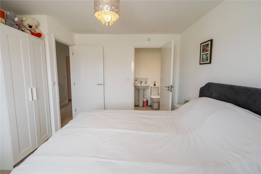Bedroom 1 (2)