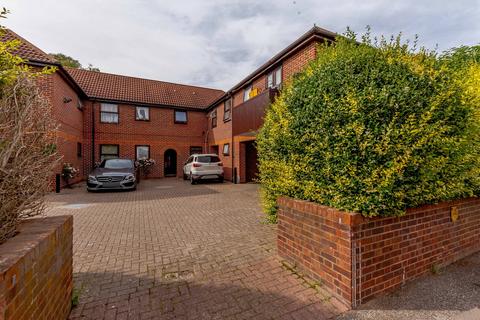1 bedroom apartment for sale, Richmond Road, Romford RM1