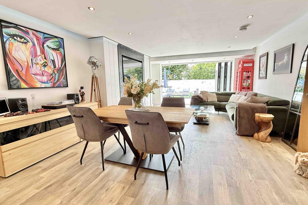 5 bedroom chalet home