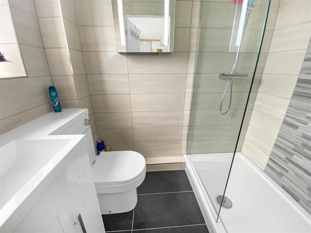 En-Suite Shower Room/WC