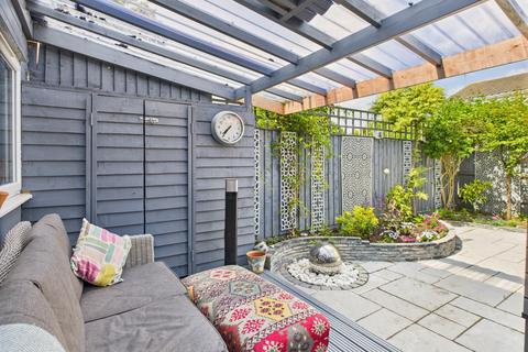 8 Gainsborough Close, Cambridge, CB4 1SY