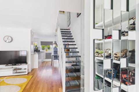 8 Gainsborough Close, Cambridge, CB4 1SY