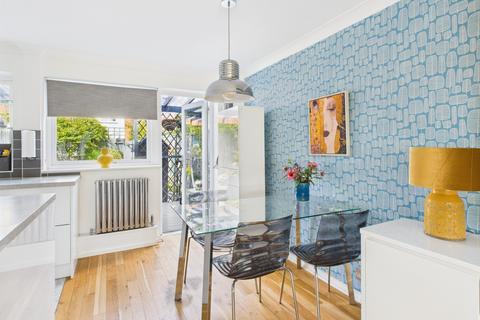 8 Gainsborough Close, Cambridge, CB4 1SY