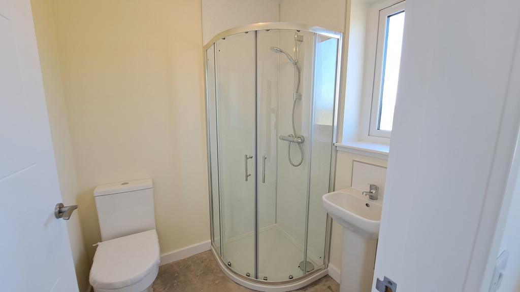 En Suite (Bedroom 2)