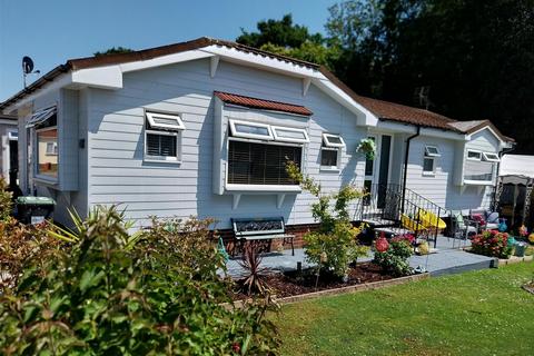 3 bedroom park home for sale, Dengrove Park, Shalloak Road, Broad Oak