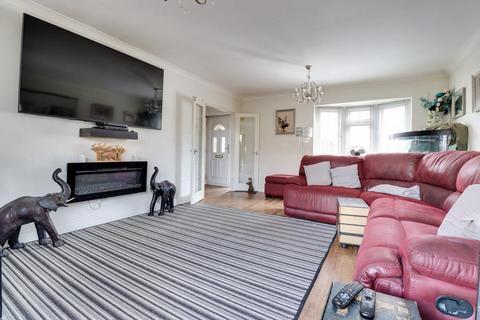 5 Whiteways, Canvey Island, SS8 7HJ
