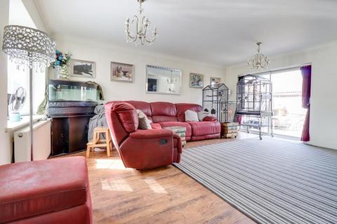 5 Whiteways, Canvey Island, SS8 7HJ