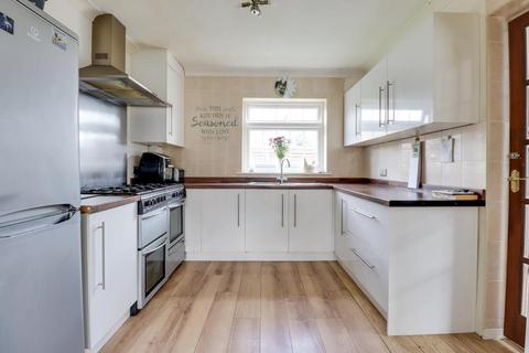 5 Whiteways, Canvey Island, SS8 7HJ