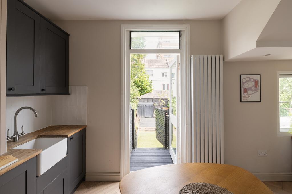 291052 inigo 107 livingstone road hove bn3 3 w...