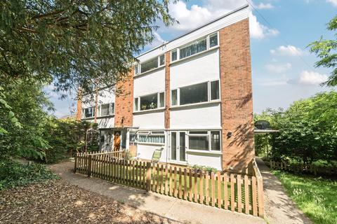 2 bedroom maisonette for sale, Devoke Way, Walton On Thames, Surrey, KT12