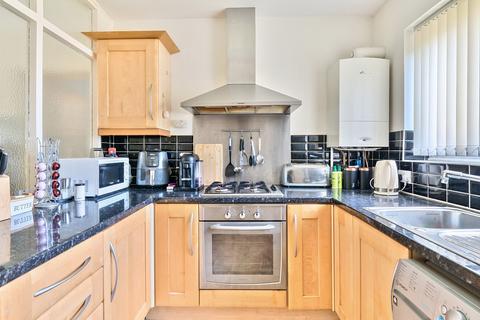 2 bedroom maisonette for sale, Devoke Way, Walton On Thames, Surrey, KT12