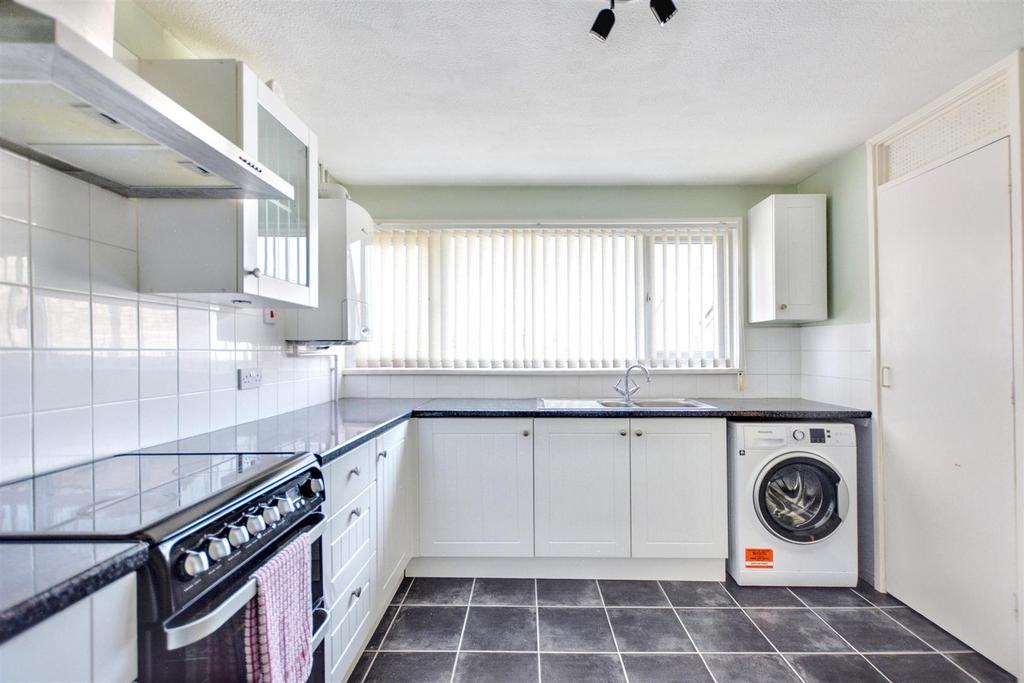 Kitchen 2.jpeg