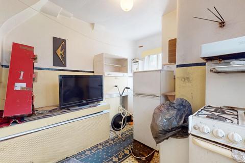 11 Salisbury Road, Chingford, London, E4 6TA